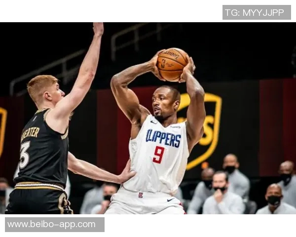 克洛尼首节表现惊艳4投3中砍下12分2篮板引领球队攻势